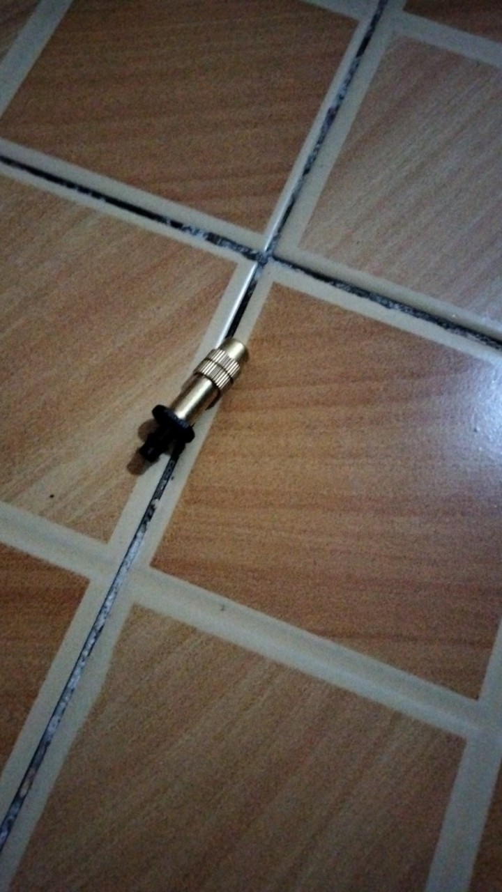 Alat Siram Irrigation Head Sprinkler 0.5 Mm Sprayer Nozzle Adjustable Spray Air Taman Kebun Kandang