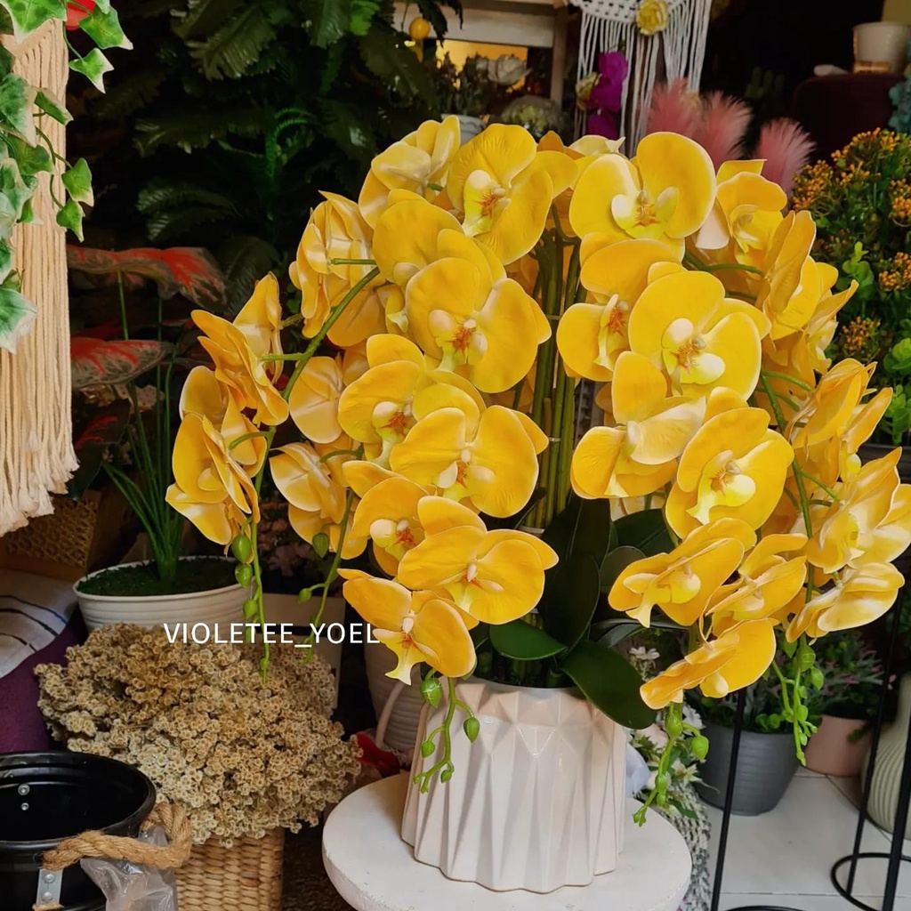 Pot Keramik dan Anggrek kuning Artificial