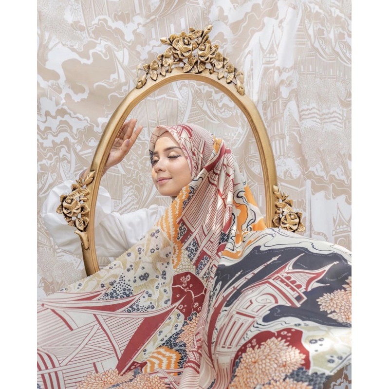 Gadang Scarf Wearing Klamby