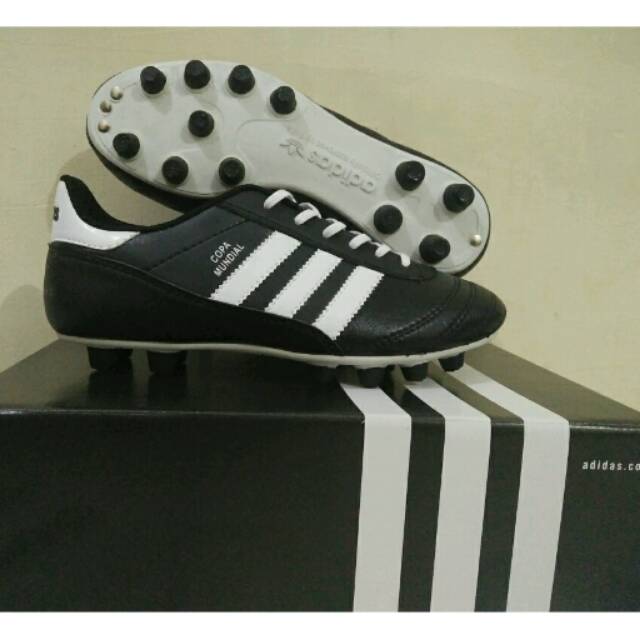 Sepatu bola adidas copa mundial.sepatu bola kulit.sepatu adidas kulit