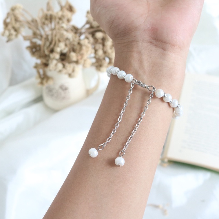 Gelang / Bracelet White Anyelir / Fashion / Korea Style / Simple / Cantik / Unik / Etnik / Natural / Gelang Sahabat Persahabatan / Wanita Vintage / Biru Muda / Batu Putih / Aksesoris Asesoris / Perhiasan Unik Cantik Anggun