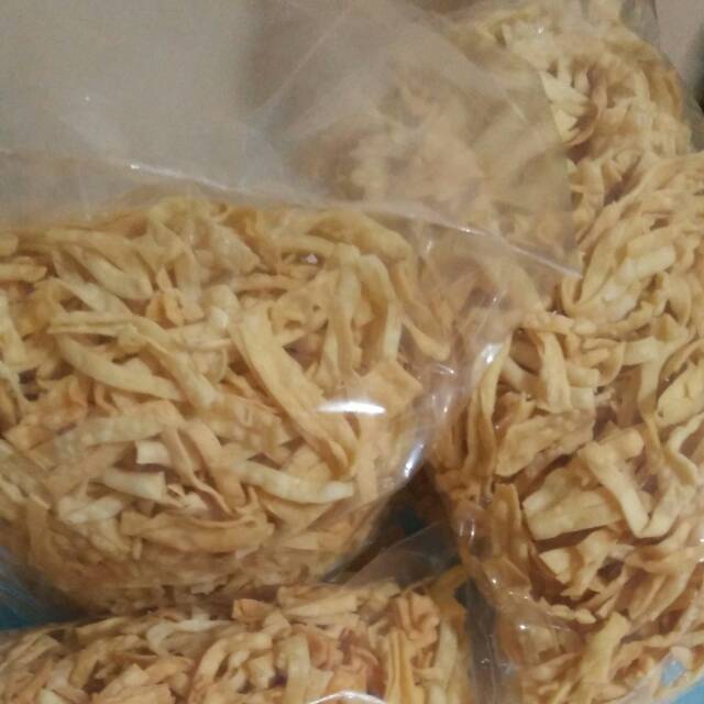 

Stik bawang, keriik bombay/ pangsit, sambel kentang mustofa, peyek kacang, peyek teri, stik bwng