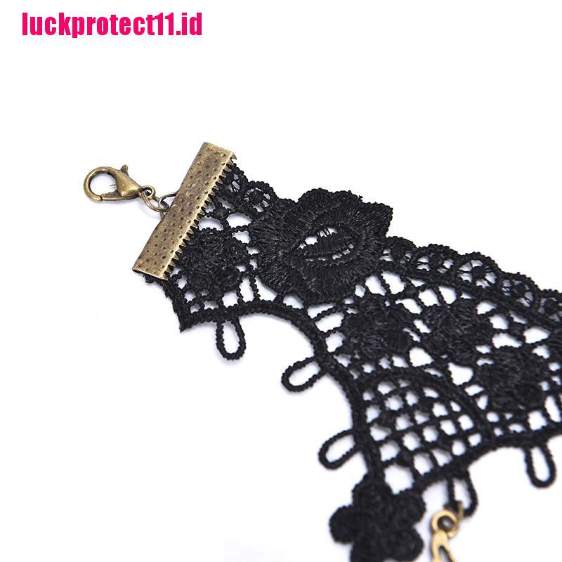 Kalung Choker Liontin Kristal Bahan Alloy Gaya Vintage Gothic Untuk Wanita