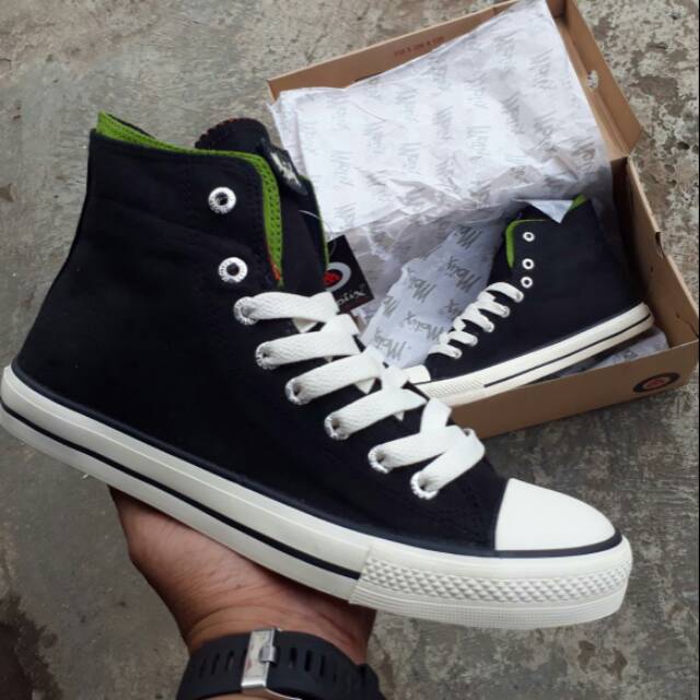 Sepatu motix American