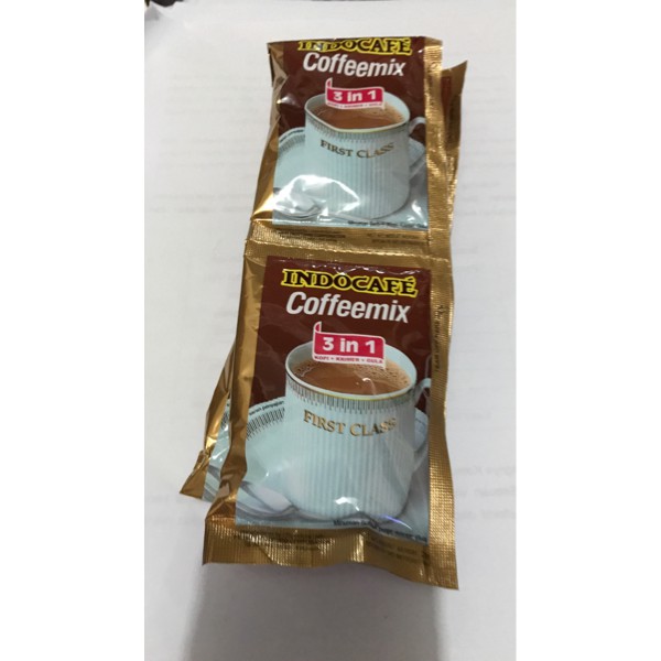 

1 Renteng 10 sachet INDOCAFE Coffemix 3 in 1 ( kopi / coffee + krimer / creamer + gula ) Cofemix