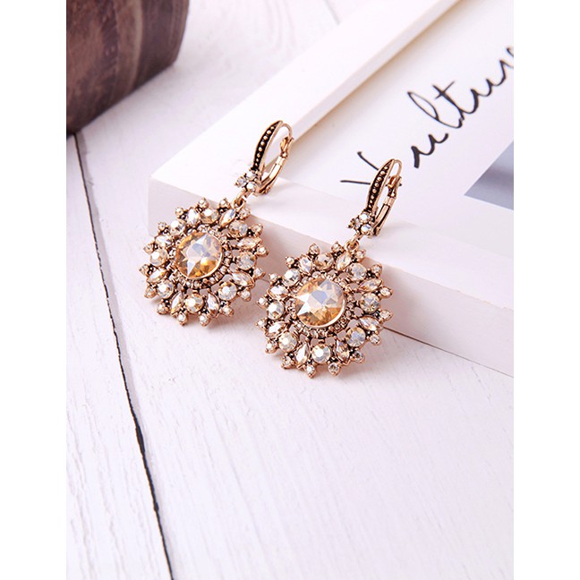 LRC Anting Tusuk Fashion Gold Flower Pearl Earrings F67619