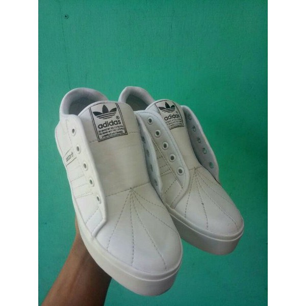 Sepatu Kets Wanita Adidas Putih Polos