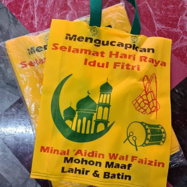 

Tas lebaran Spunbond Idul fitri goodie bag uk medium 30x40cm isi 12 pcs