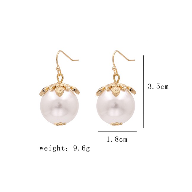 LRC Anting Gantung Fashion Golden Pearl Leaf Alloy Earrings K43559