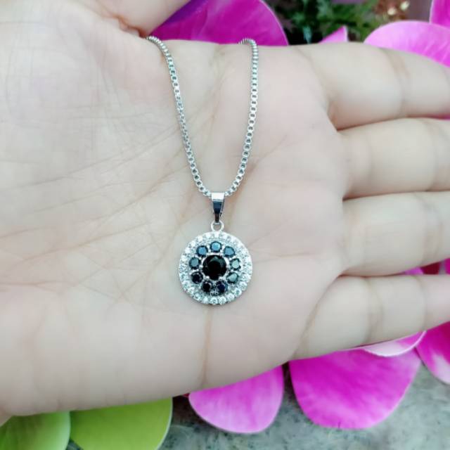 Xuping Kalung Dan liontin Mata hitam