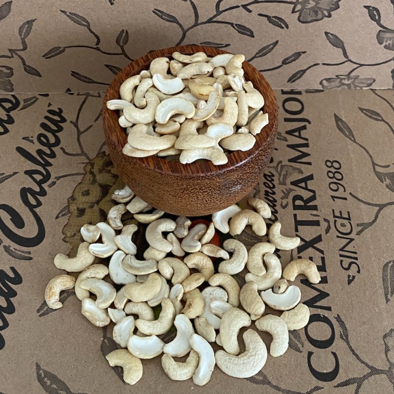

HS Kacang Mede Mentah Belah Dua - Cashew Mete Mente
