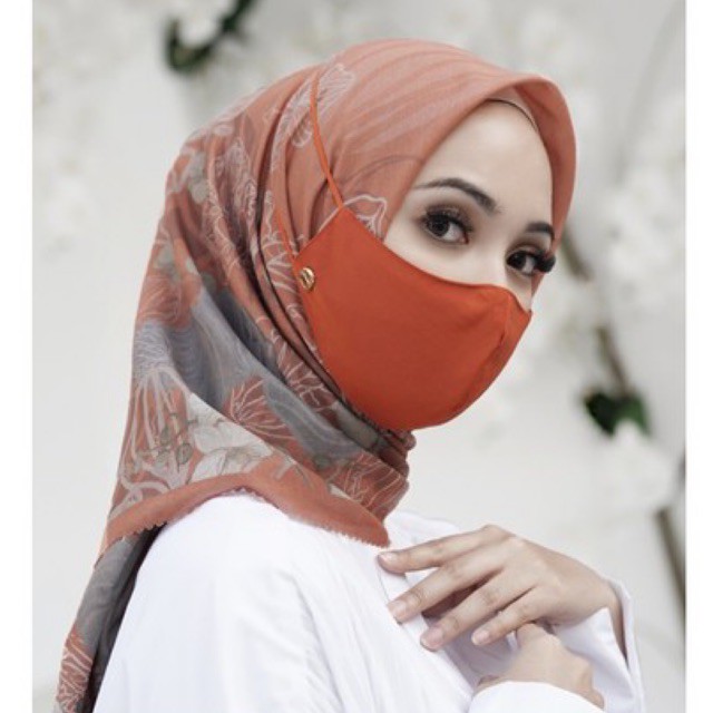 BUTTONSCARVES Orchide Orange FREE Masker Pumpkin Orchide Buttonscarves x Sarah Sofyan