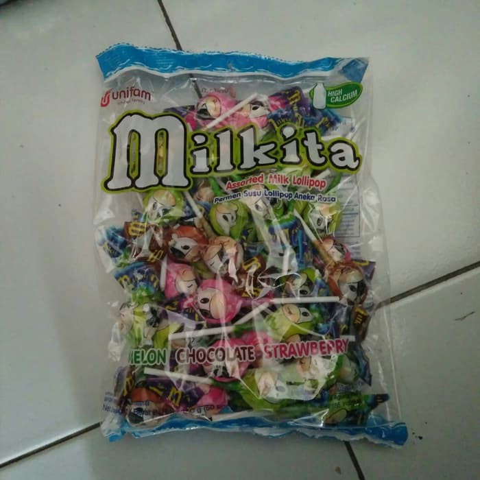 

Permen milkita susu lolipop aneka rasa melon chocolate strawberry