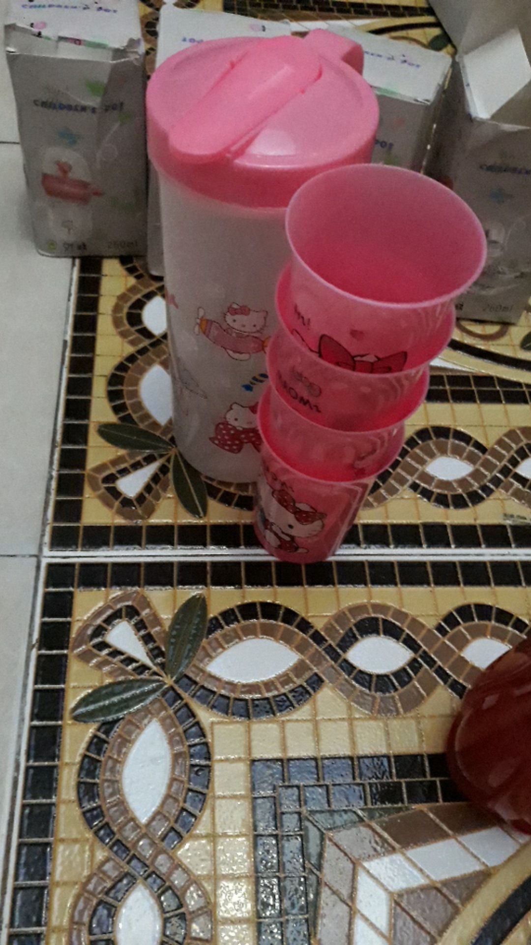 # Teko Set Karakter# Teko Set Beranak Gelas 5 In#