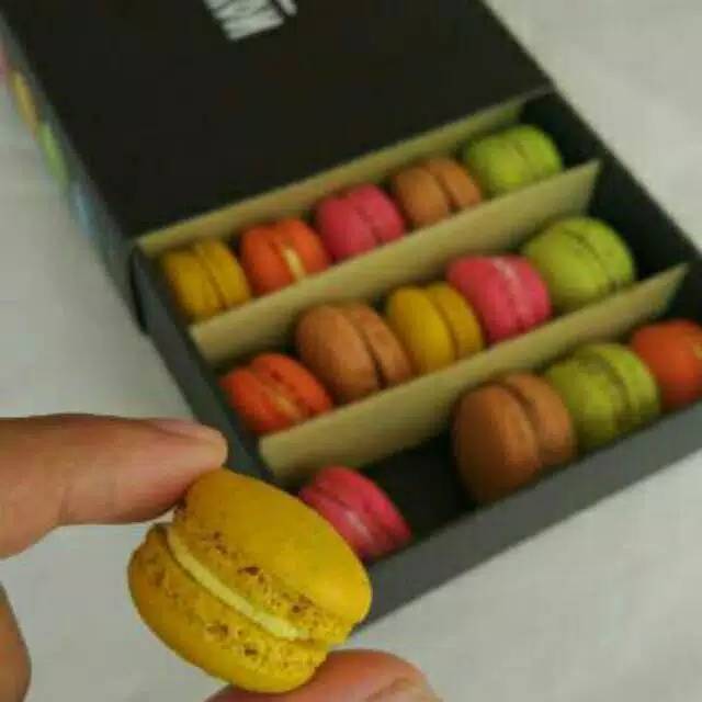 

Baby Macaroon Premium Box Excelusive