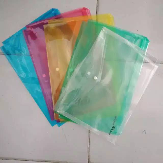 

Adn MAP PLASTIK KANCING BESAR F4 ISI 12 PCS /PLASTIC MAP