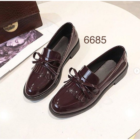 Sepatu flat