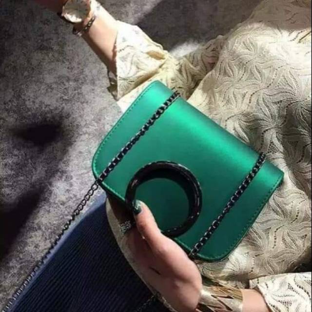 Tas import warna hijau