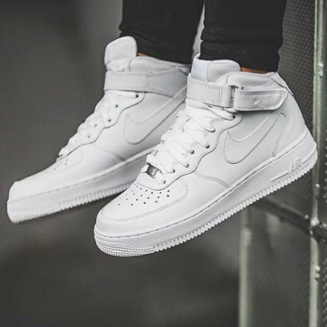 af1 mid triple white