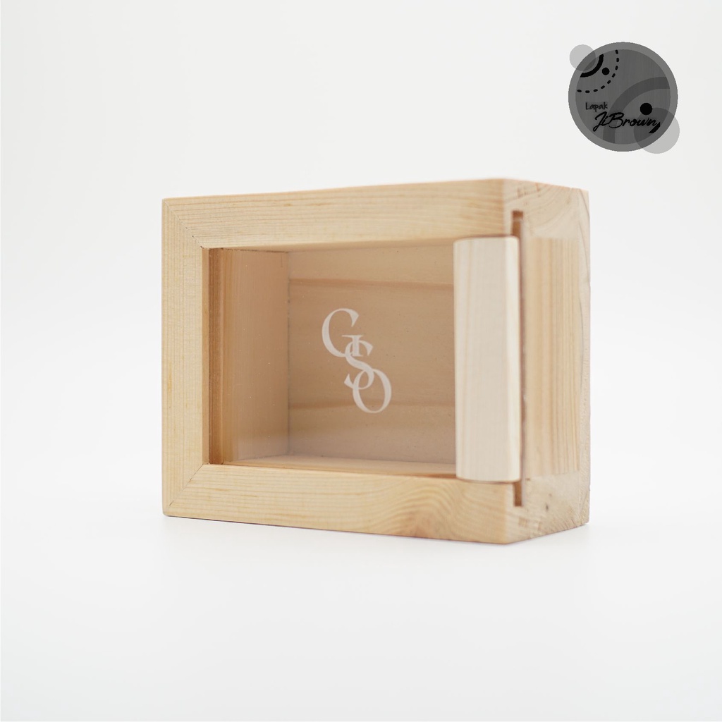 BOX AGATHIS KOTAK KAYU PINUS TUTUP KACA AKRILIK CUSTOM UKIR NAMA PASANGAN CINCIN MASKAWIN