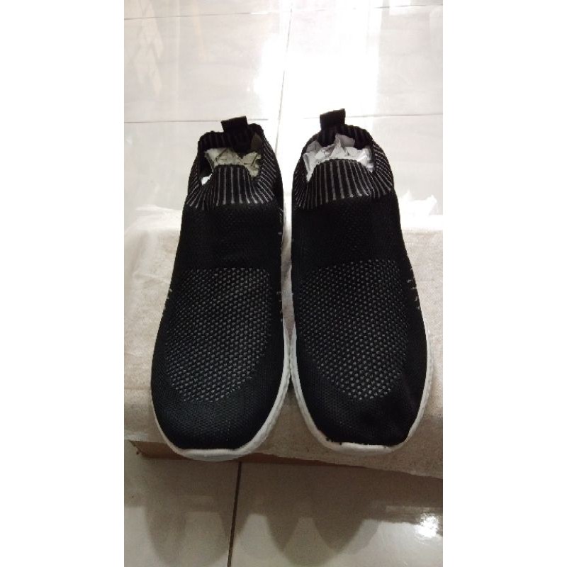 Sepatu Sneakers - Sepatu Slip On - Sepatu Sport - Sepatu Pria Collin - Sepatu Hitam Putih Pria