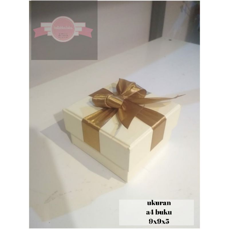 

kotak kado untuk kotak jam tangan,gesper dll. bisa request warna