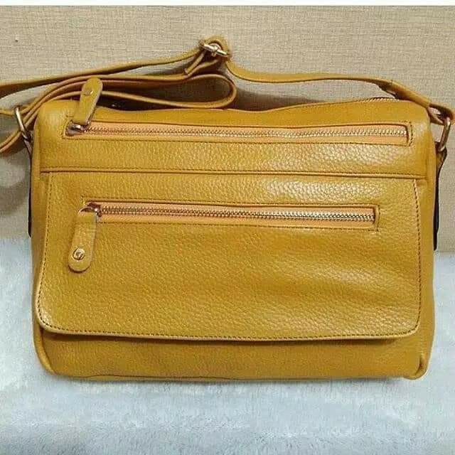 

MURAH TAS KULIT UKURAN M ( 28 x 11 x 22 )