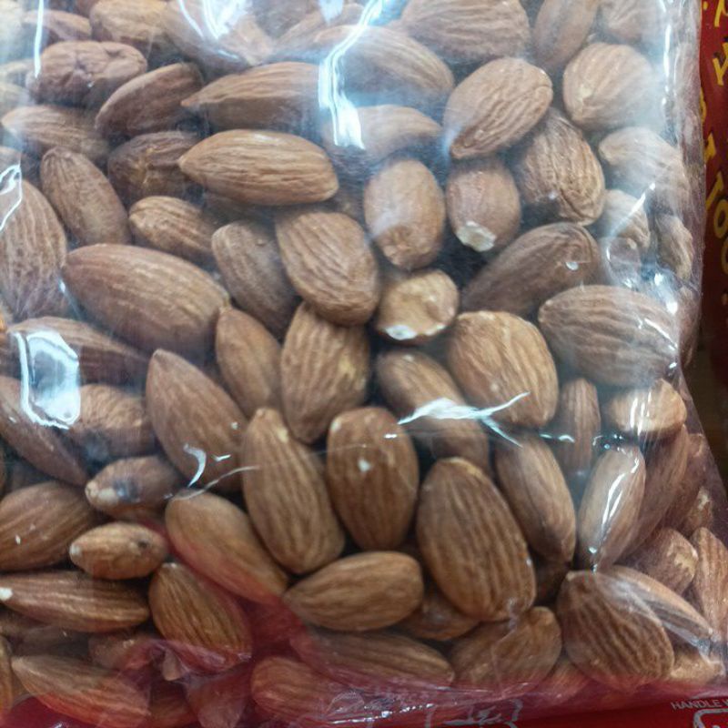 

kacang almond kupas