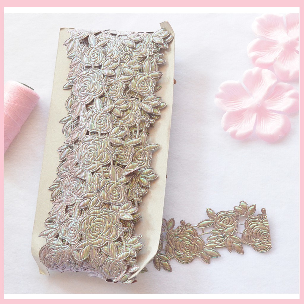 [PER ROLL] Renda mawar besar bahan satin Silver-gold lebar 5 cm - vintage rustic hiasan mukena hiasa