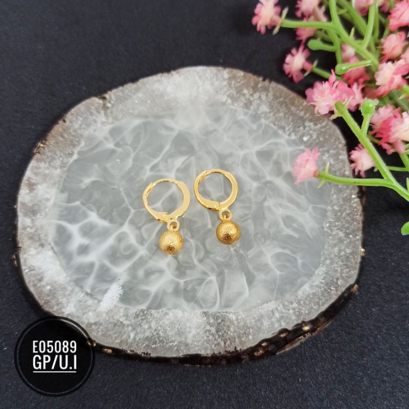 Anting xuping Fashion Bola Pasir warna Gold E05089