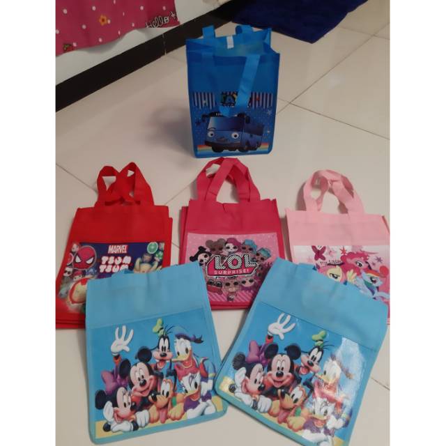 

Tas ultah , tas snack ultah , tas bekal , tas bingkisan ultah