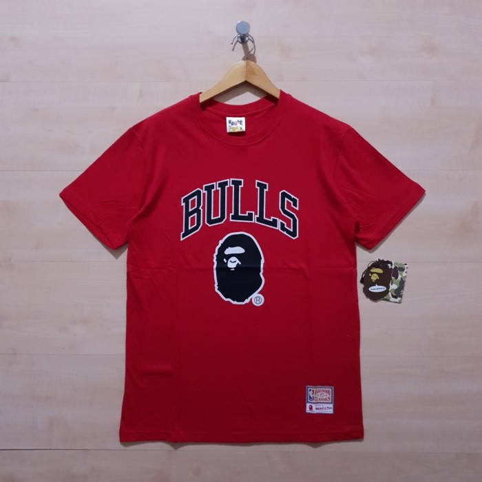 KAOS T SHIRT BAPE A BATHING APE X CHICAGO BULLS TEE RED - M