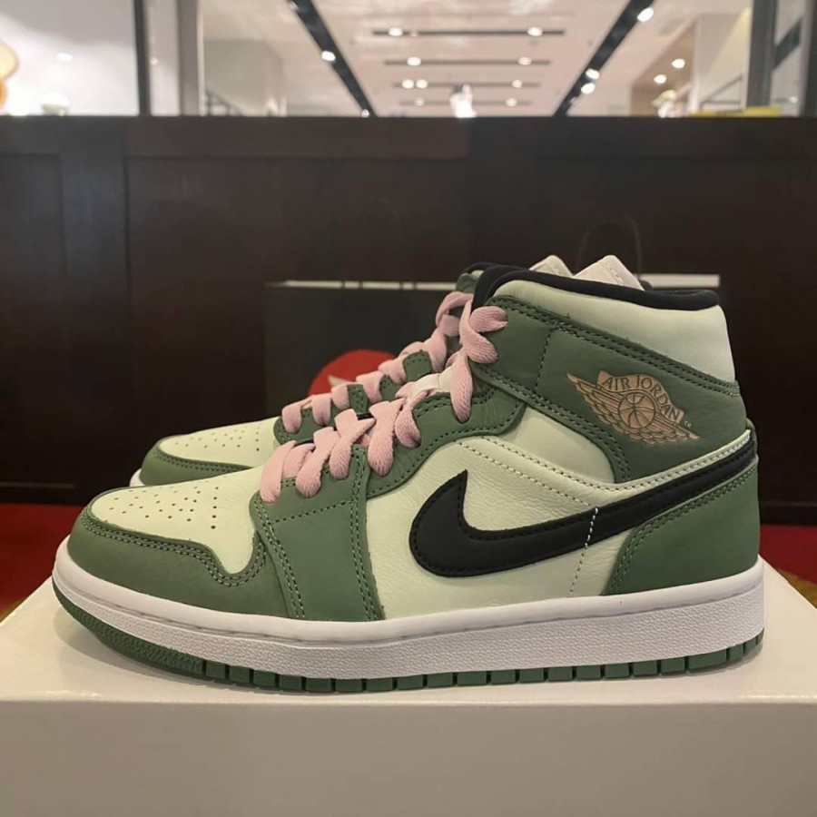 Air Jordan 1 Mid Dutch Green - Hijau, 42