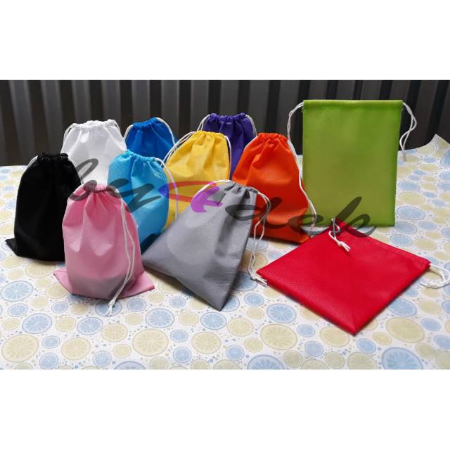 

Kantong Serut / Pouch Spunbond 12x16 cm / Goody / Godie - Ultah - Souvenir (K9)