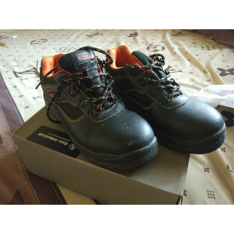 Sepatu safety krisbow goliath 4 inci size 39