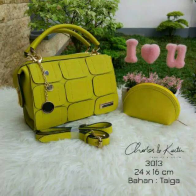 

Charles & keith kotak" Rp.175.000