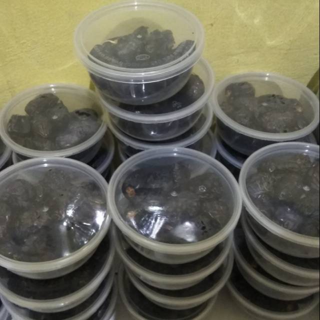 

KURMA AJWA/AJWAH/KURMA NABI ASLI MADINAH KWALITAS BAIK