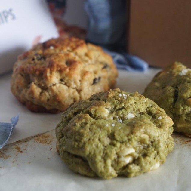 

Assorted Cookies with 2 Matcha Macadamia - Isi 3 pcs