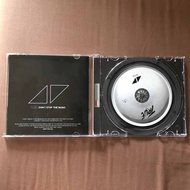 cd avicii BOOKED