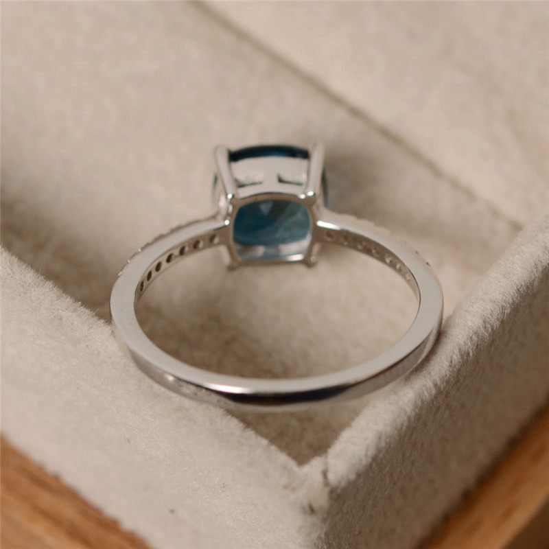 Ready Stock Baru Gaya Bertatahkan Blue Topaz Square Diamond Ring Eropa dan Amerika Mewah Colorful Harta Karun Perhiasan Wanita