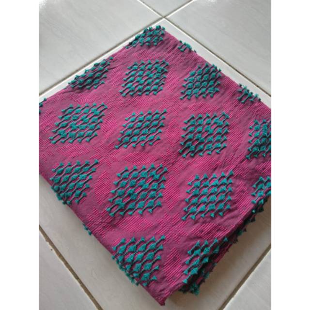 Kain tenun sutra bulu