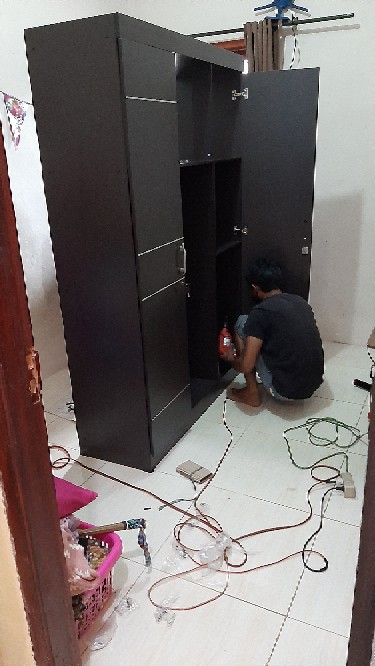 Lemari Pakaian Pintu Coklat Kayu Minimalis Dengan Cermin Cls-301