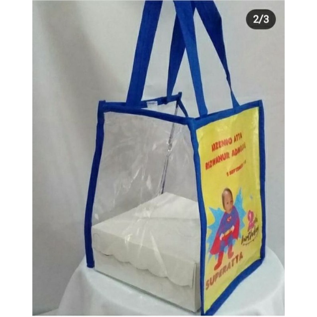 

TAS MIKA TEBAL CUSTOM TENTENG ULTAH BANNER FULLPRINT UTK WADAH KOTAK NASI 22x 22/CUSTOM GOODIEBAG MIKA ULTAH BANNER PAKE FOTO+TULISAN NAMA/TAS HAJATAN MIKA
