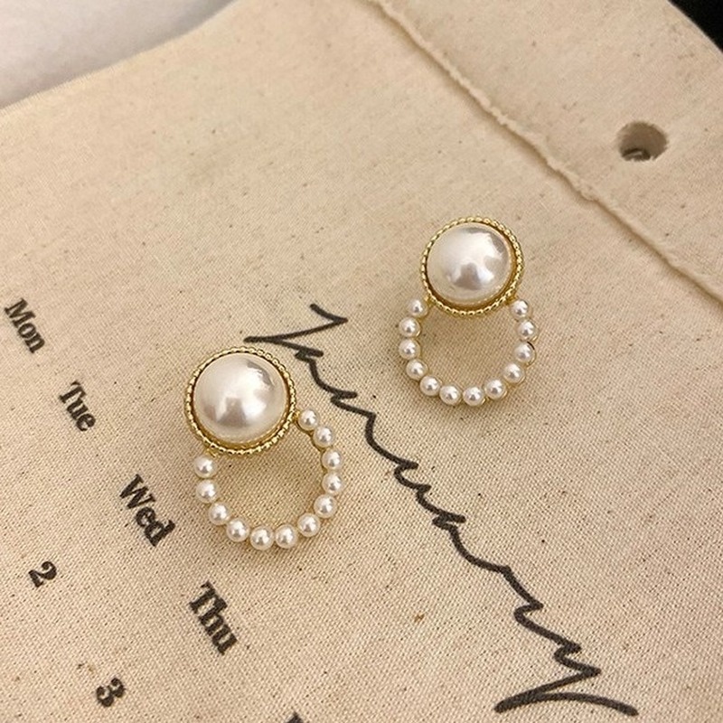 Temperament retro wild pearl circle gentle wind elegant and generous earrings