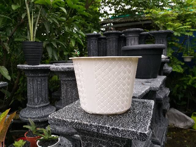 Pot bunga tanaman putih motif anyam 25cm