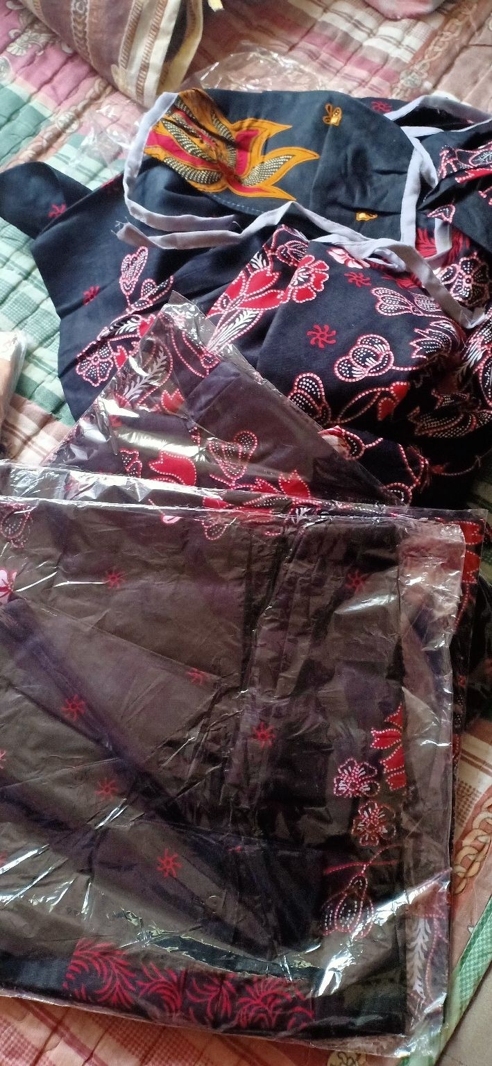 Batik Coupel Keluarga, Family Coupel, Batik Khas Nusantara, Batik Motif Sakura Merah
