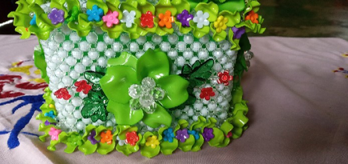 Kotak Tisu Sedang Bunga Manik Akrilik