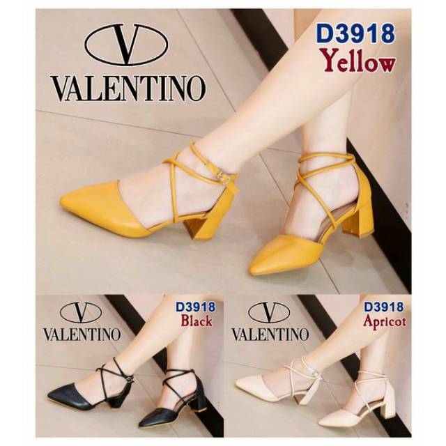 Sepatu Wanita Valentino
