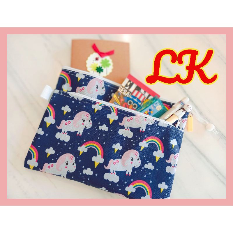 

Map Dokumen Resleting Fancy Unicorn / Zipper bag A5/2 slt /Pouch