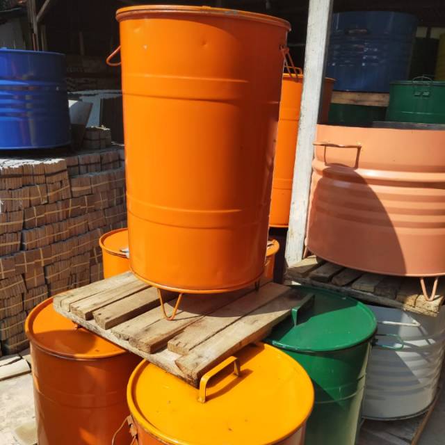 Tempat sampah/drum sampah